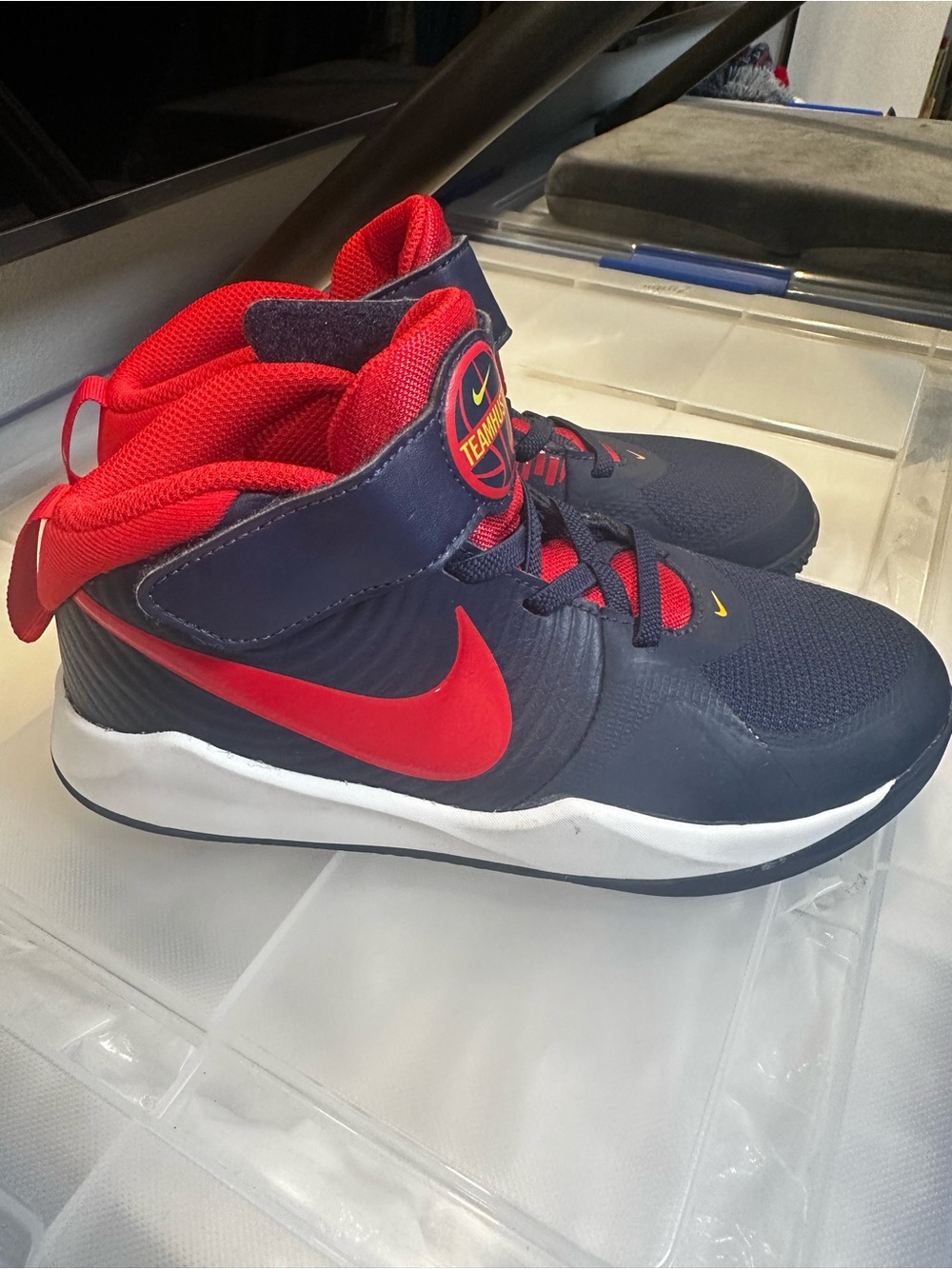 Nike Team Hustle D 9 Kids Basketball Shoes Navy Red Gold Size 2Y AQ4225-406 NEW